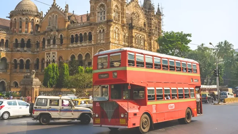 Image of double-decker buses of Mumbai