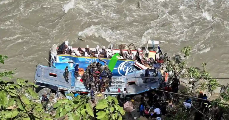 Security personnel work to rescue injured passengers following the Nepal bus accident on August 23, 2024, when a bus carrying Indian tourists plunged into a river in Tanahun District, Gandaki Province. | Photo Credit: Reuters